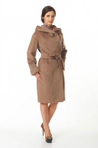 пальто средней длины с капюшоном и поясом